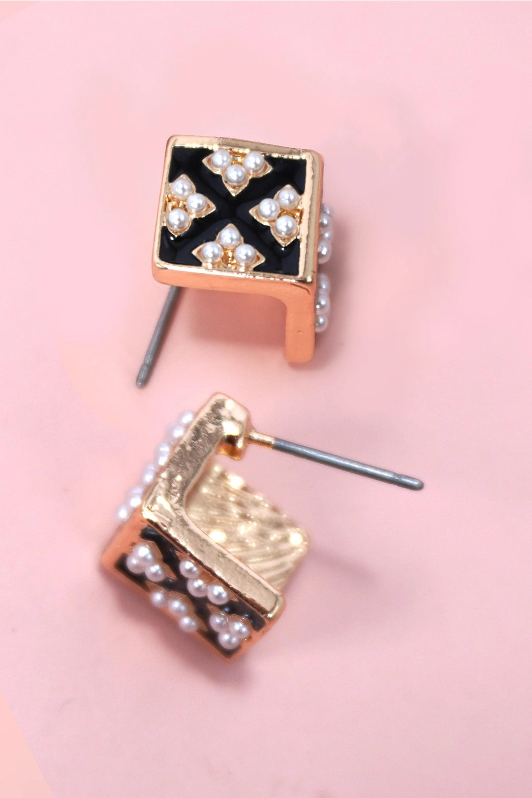 PEARL CHECKER CUBE STUD EARRINGS