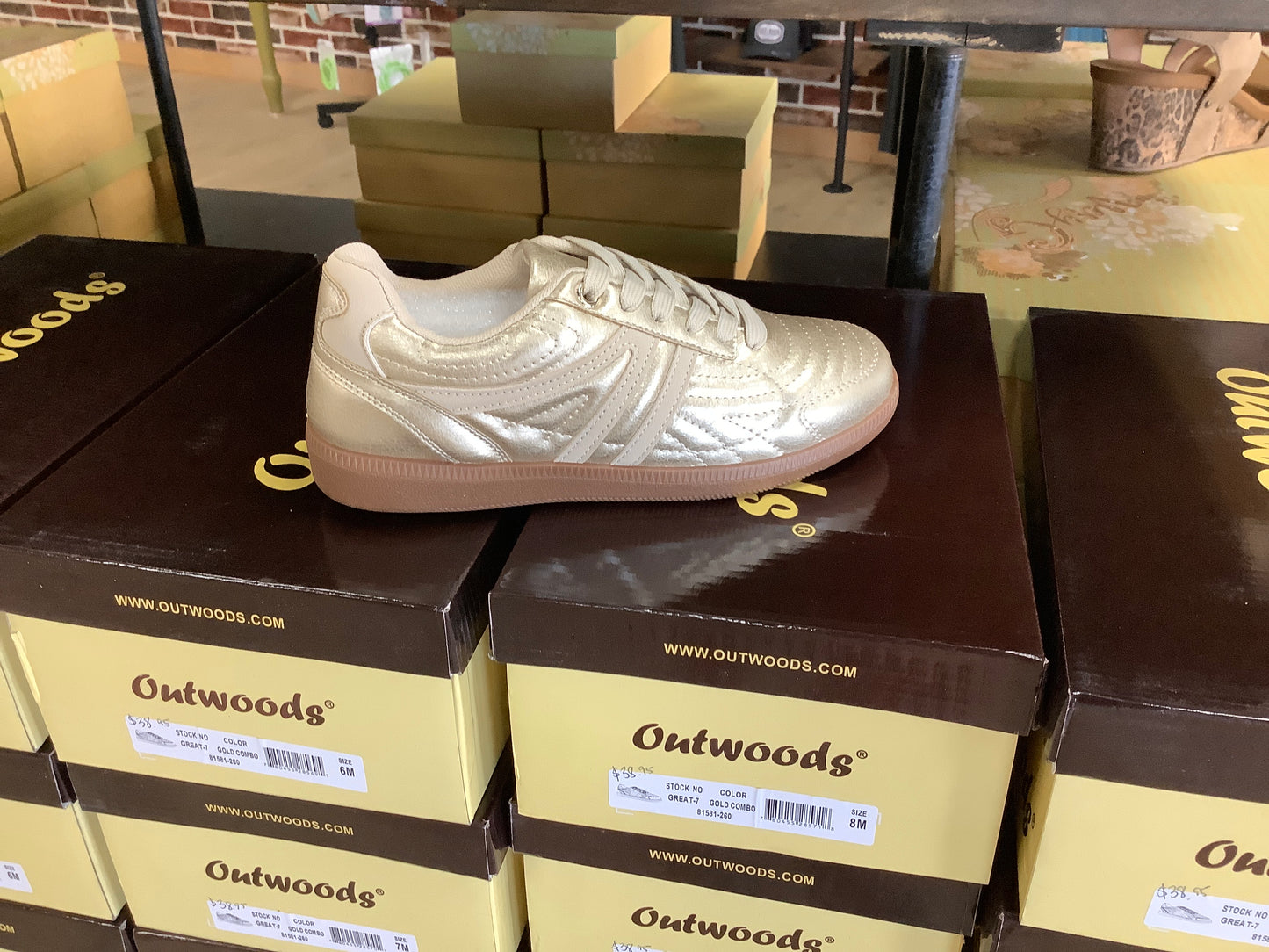 Outwoods Gold Sneaker
