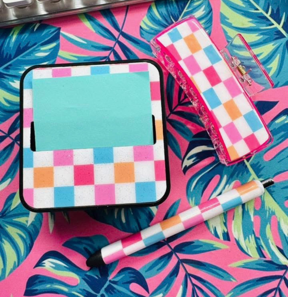 Post it note, pen & hair clip 3 piece  checkered set