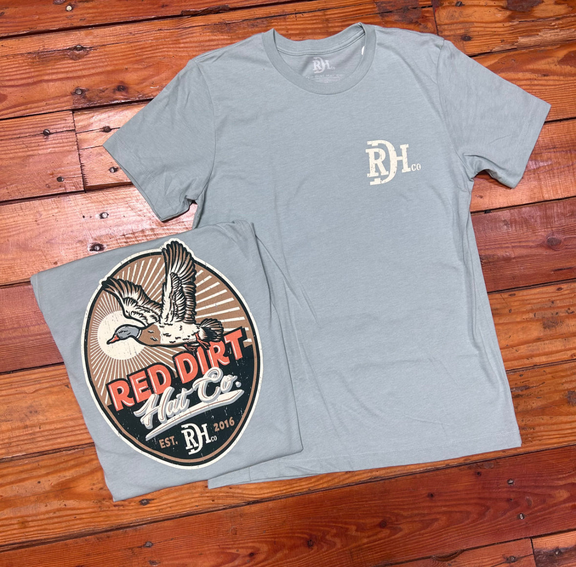 Adult Red Dirt duck tee