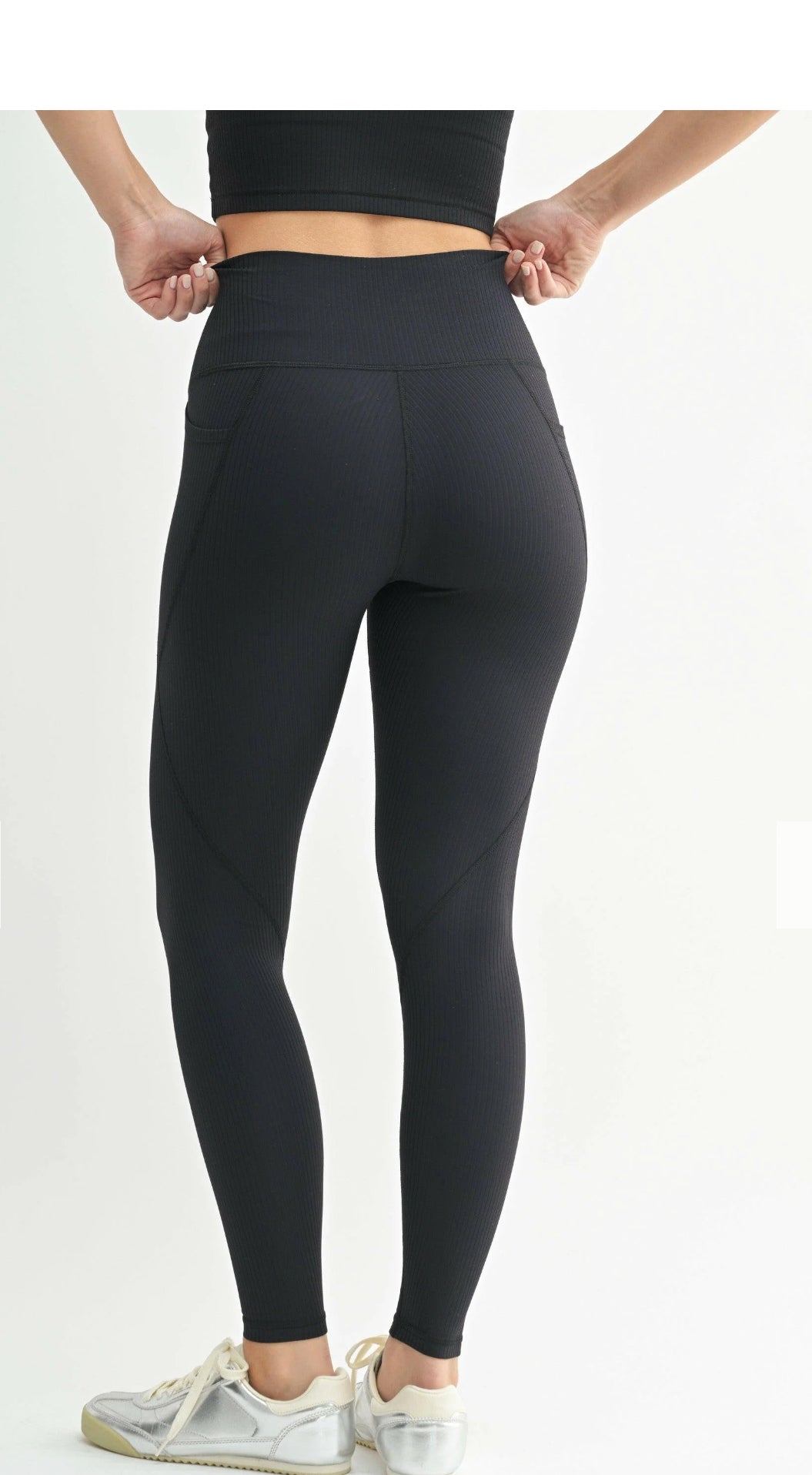 Black ribbed athletic leggings